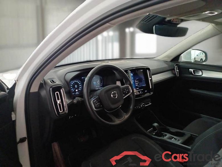 VOLVO XC40 / 2017 / 5P / SUV T4 PLUG-IN HYBRID AUTO RECH INSCRIP EXPR #3
