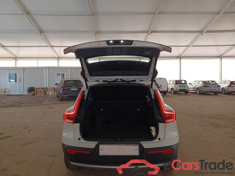 VOLVO XC40 / 2017 / 5P / SUV T4 PLUG-IN HYBRID AUTO RECH INSCRIP EXPR #5