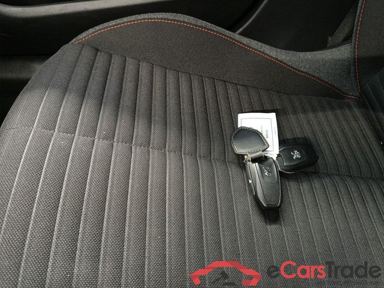 PEUGEOT E-208 136 50kWh Active Pack 5d #4