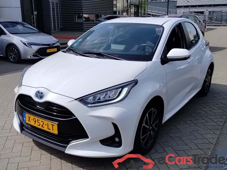 TOYOTA YARIS 1.5 Hybrid Dynamic #1