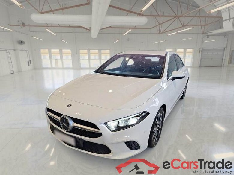 MERCEDES-BENZ CLASSE A / 2018 / 4P / BERLINA A 180 D AUTOMATIC BUSINESS #1