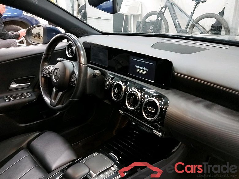 MERCEDES - MER A BERLINE 200 d 150PK DCT 4MATIC With Navigation & Mirror Pack #3