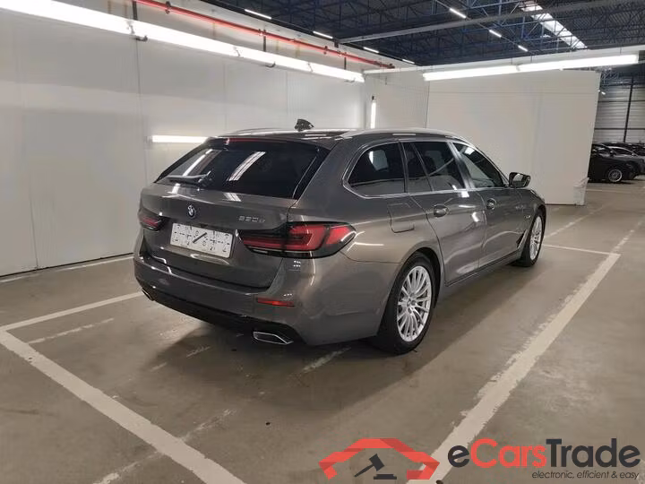 BMW 5 Reeks Touring 5 Reeks Touring 530e Auto (PHEV) 215kW/292pk  5D/P Auto-8 - CO2 onvolledig #4