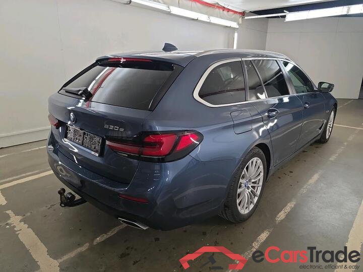 BMW 5 Reeks Touring Série 5 Touring 530e Auto (PHEV) 215kW/292pk  5D/P Auto-8 - CO2 incomplet #4
