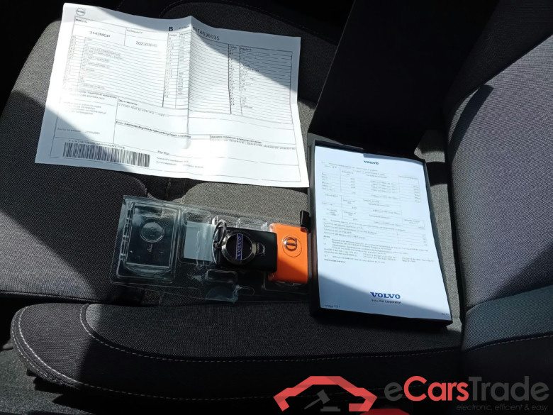 VOLVO XC40 / 2021 / 5P / todoterreno 2.0 B3 G Core Dark Auto #4