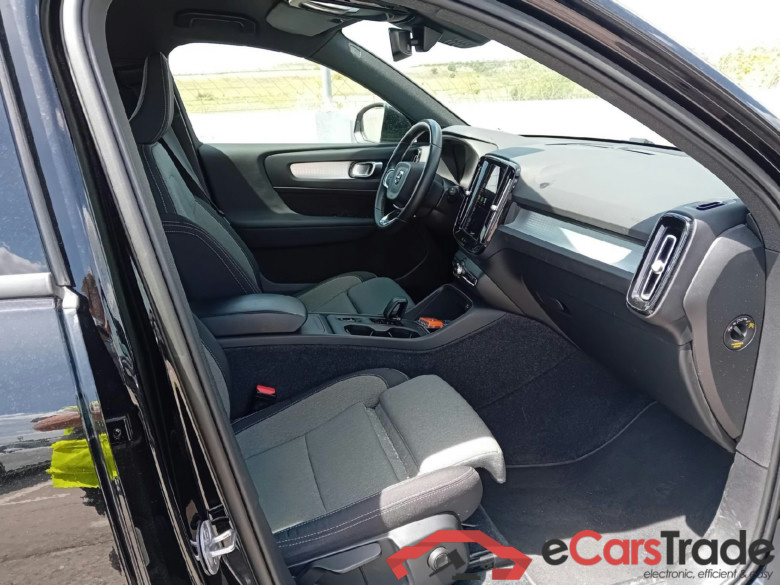 VOLVO XC40 / 2021 / 5P / todoterreno 2.0 B3 G Core Dark Auto #6
