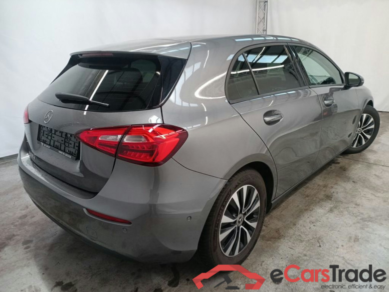 Mercedes-Benz A-Klasse A 180 d Business Solution 5d #2
