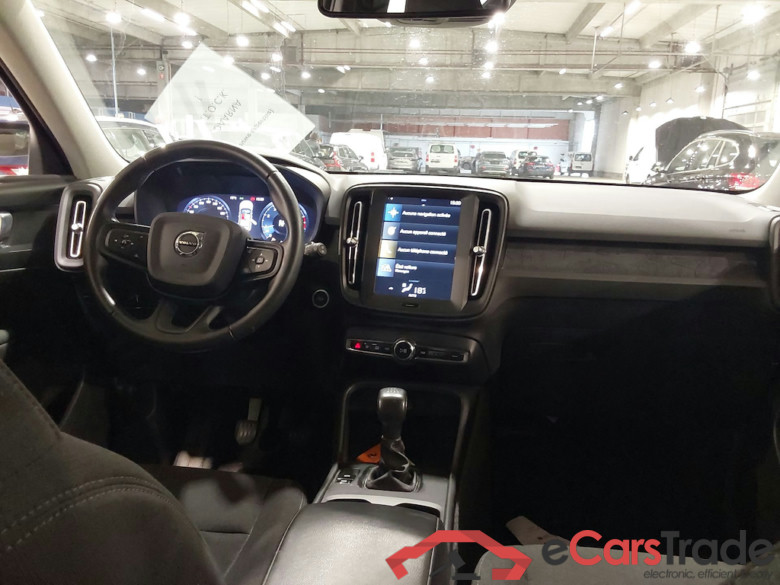 VOLVO XC40 1.5 T2 MOMENTUM CORE #6
