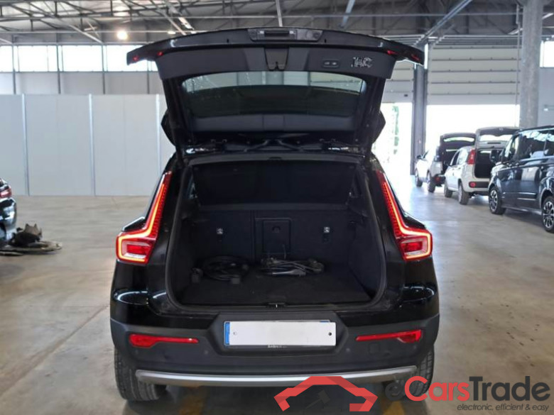 VOLVO XC40 / 2017 / 5P / SUV T4 PLUG-IN HYBRID AUTO RECH INSCRIP EXPR #5