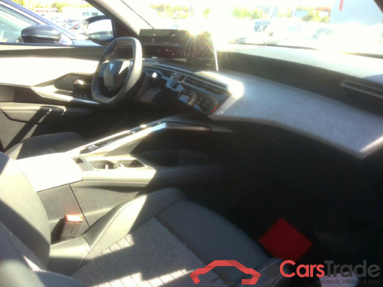 Peugeot 5008 Allure Hybrid 145 ch e-DCS6 #3