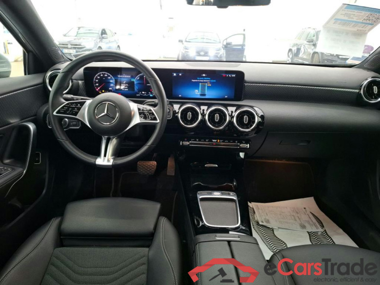 MERCEDES-BENZ Classe A Compact / 2022 / 5P / Berline A 250 e Business Line 7G-DCT #5