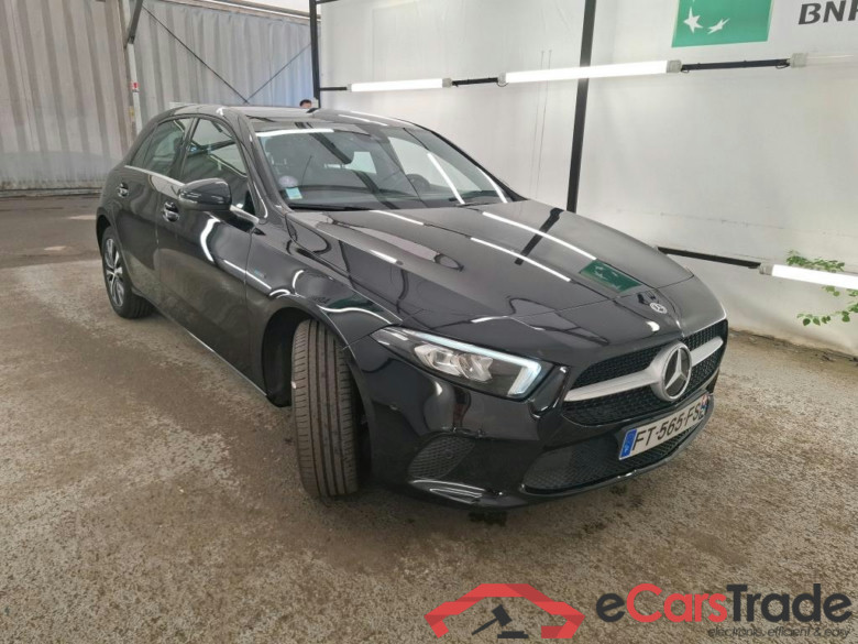 MERCEDES-BENZ Classe A Compact / 2018 / 5P / Berline A 250 e Business Line 8G-DCT #4
