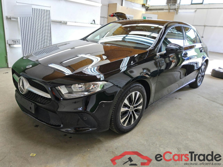 MERCEDES-BENZ A-Klasse A 180 7G-DCT Style 5d 100kW #1