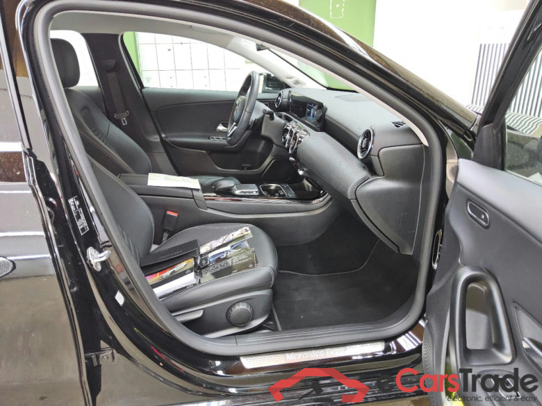 MERCEDES-BENZ A-Klasse A 180 7G-DCT Style 5d 100kW #4