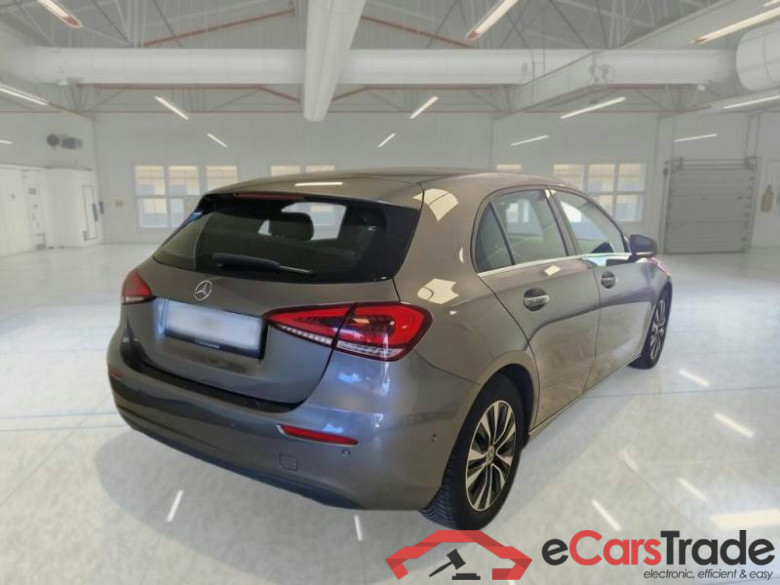 MERCEDES-BENZ CLASSE A / 2018 / 5P / BERLINA A 180 D AUTOMATIC BUSINESS EXTRA #2