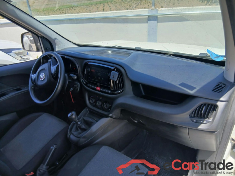 FIAT Doblò Cargo/2015/4P/furgón derivado de turismo Cargo SX 1.6 Mjet 66kW (90CV) (AC) #3