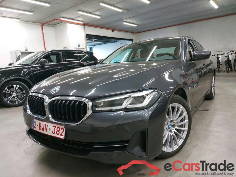 BMW - BMW 5 BERLINE 520e 204PK Business Edition Pack Comfort Plus With Dakota Sport Seats & Travel Pack & Driving Assistant Pro & Parking Assistant Plus * HYBRID *