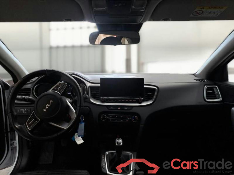 KIA Ceed Sportswagon / 2018 / 5P / Station wagon 1.6 CRDi 136 CV MHEV iMT Business Class #3