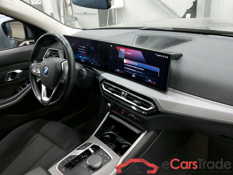 BMW - BMW 3 TOURING 320e 204PK With Climatic & Navigation & Heated Seats & Parking Assistant Pack & Trailer Towing Hook  * HYBRID * #3