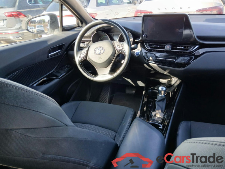 TOYOTA C-HR / 2019 / 5P / todoterreno 2.0 180H Advance #3