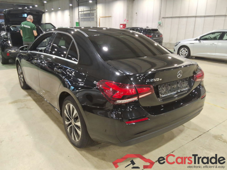 MERCEDES-BENZ A-CLASS LIMOUSINE 1.3 A 250 E BUSINESS SOLUTION DCT #2