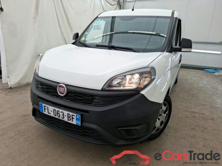 FIAT Doblò Cargo VU 4p Fourgonnette Maxi 1.6 Mjet 105 Pack USB Clim 1000kg #1