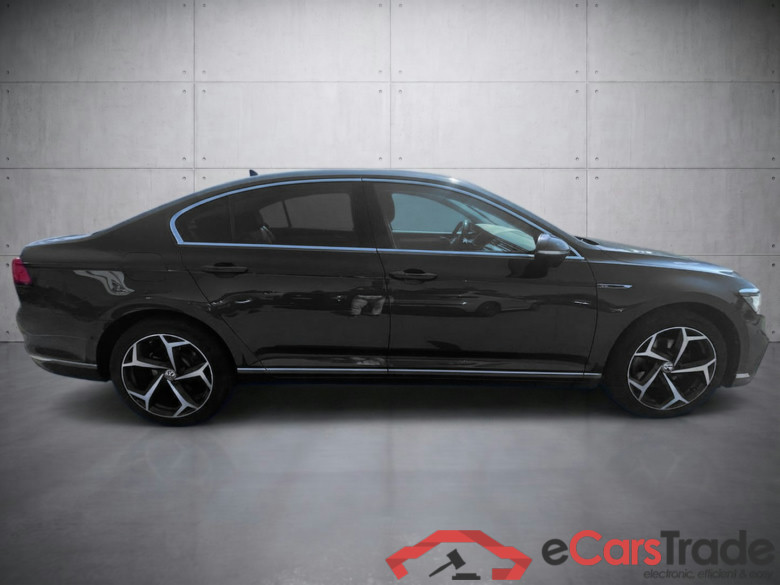 Volkswagen Passat GTE 1.4 TSI 218 Plug-in Hybrid DSG6 #4