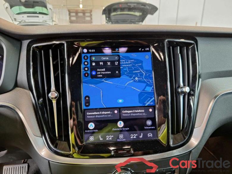 VOLVO V60 / 2019 / 5P / Station wagon B4 D autom. PLUS Dark #5