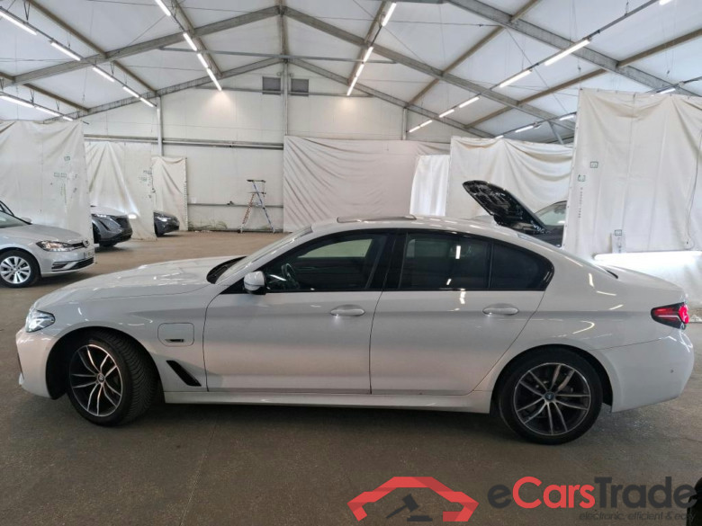 BMW Série 5 / 2020 / 4P / Berline 545e xDrive 394ch M Sport BVA8 #4
