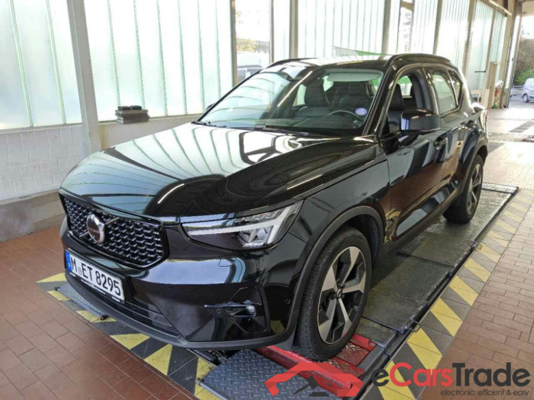 Volvo XC40 (2017->) DE - SUV5 B4 2WD EU6d, Plus Dark, (Facelift) 2022 - 2024