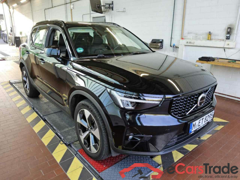 Volvo XC40 (2017->) DE - SUV5 B4 2WD EU6d, Plus Dark, (Facelift) 2022 - 2024 #2