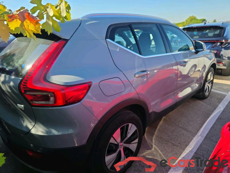 VOLVO XC40 / 2021 / 5P / todoterreno 1.5 T4 Recharge PHEV Core Auto #2