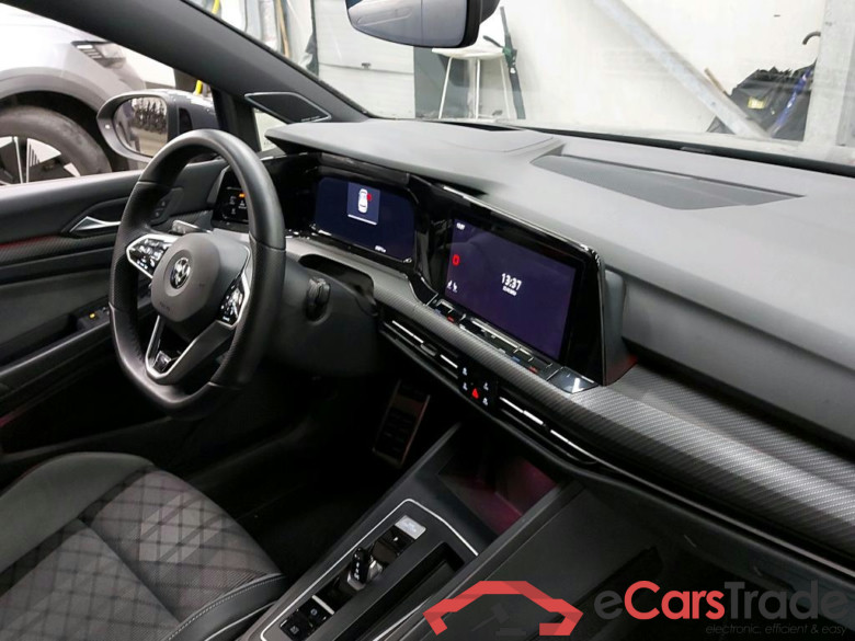 VOLKSWAGEN - VW  GOLF eTSI 150PK DSG R-Line With Climatronic & Nav Discover Media & Keyless & DCC & Drive Pack & PAno Roof & Trailer Hook   * PETROL * #3