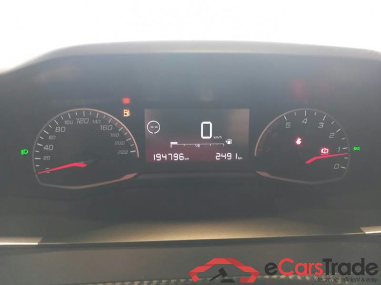 PEUGEOT 2008 / 2019 / 5P / CROSSOVER BLUEHDI 110 ACTIVE S/S #4