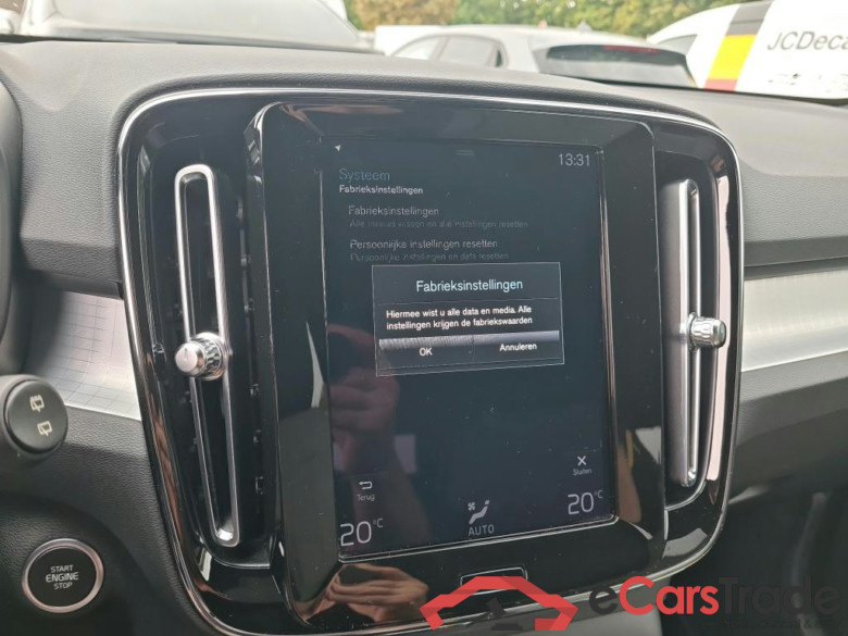 VOLVO XC40 1.5 T4 PHEV CORE DCT #3