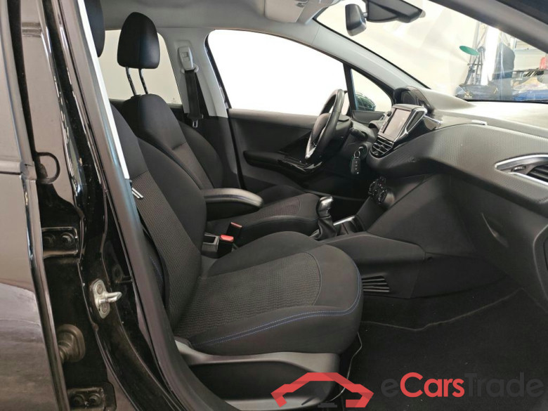 Peugeot 208 Signature 1.2 PureTech 82 5d #3